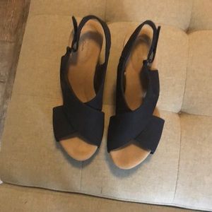 Clark’s navy wedge